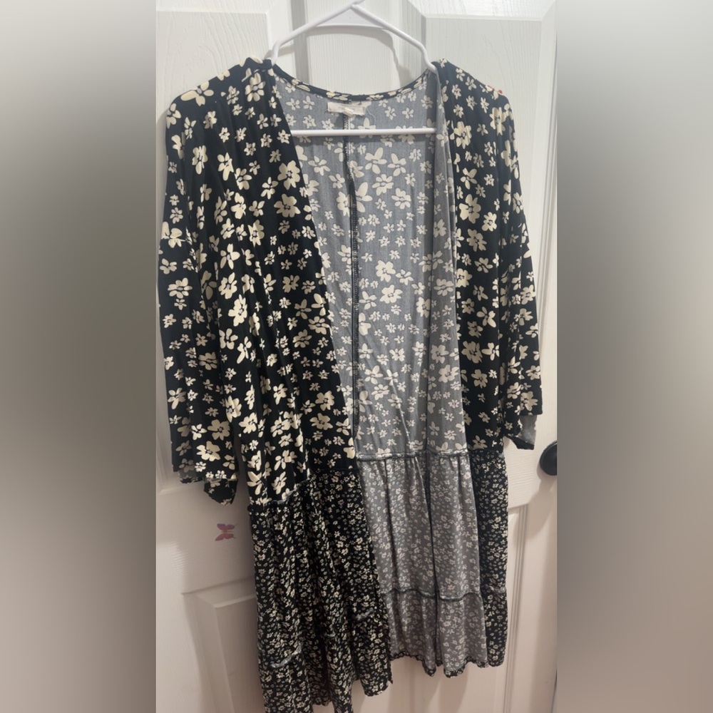 GUC Maurice’s Floral Black and Cream Kimono size XL